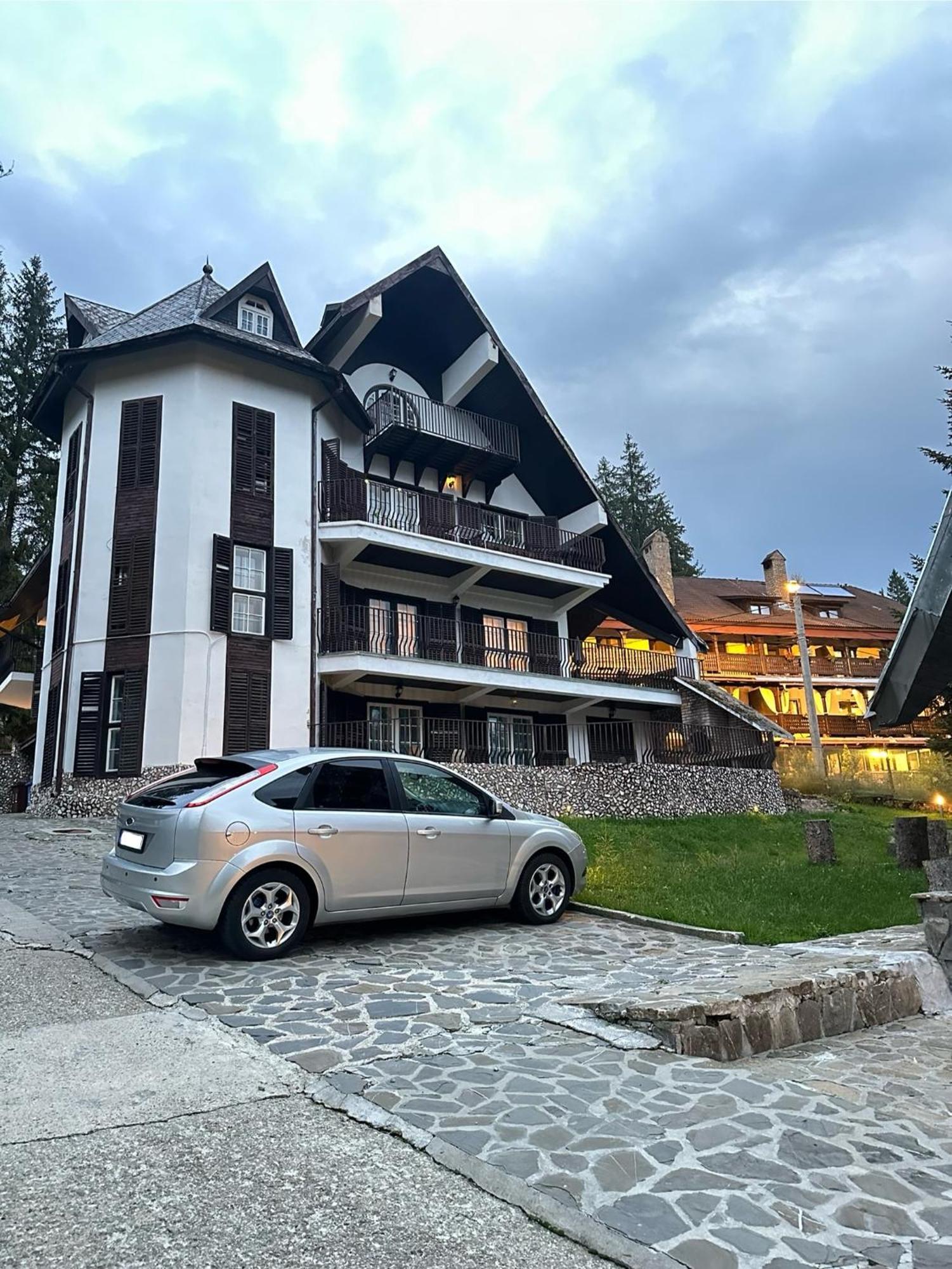Pine Peak Apartments Predeal Eksteriør billede